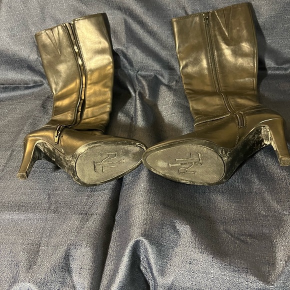 Ralph Lauren Black Leather Gold Buckles Heeled Boots SIZE 7 - Picture 3 of 4